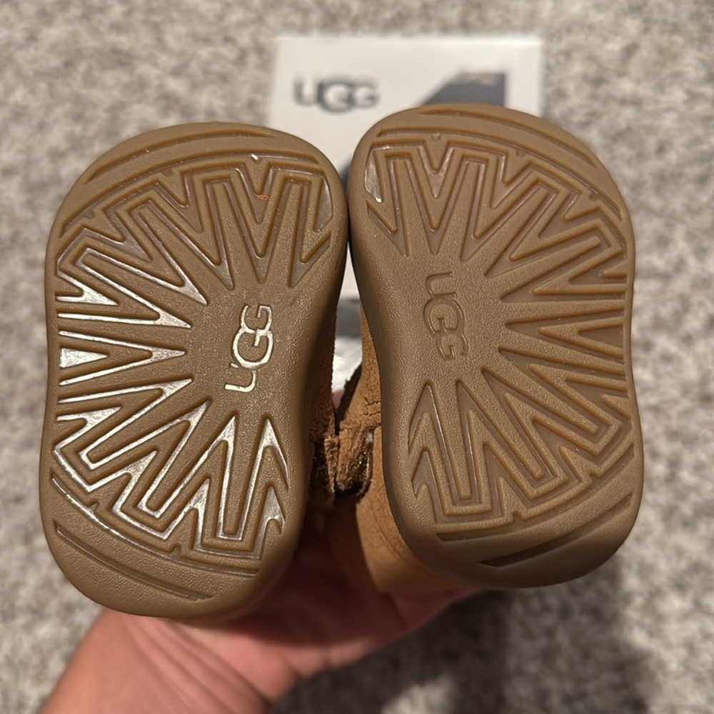 Baby UGG Brown Boots - Picture 3 of 4